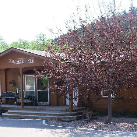 River Falls Lodging -Black Hills, South Dakota Hot Springs Phòng bức ảnh